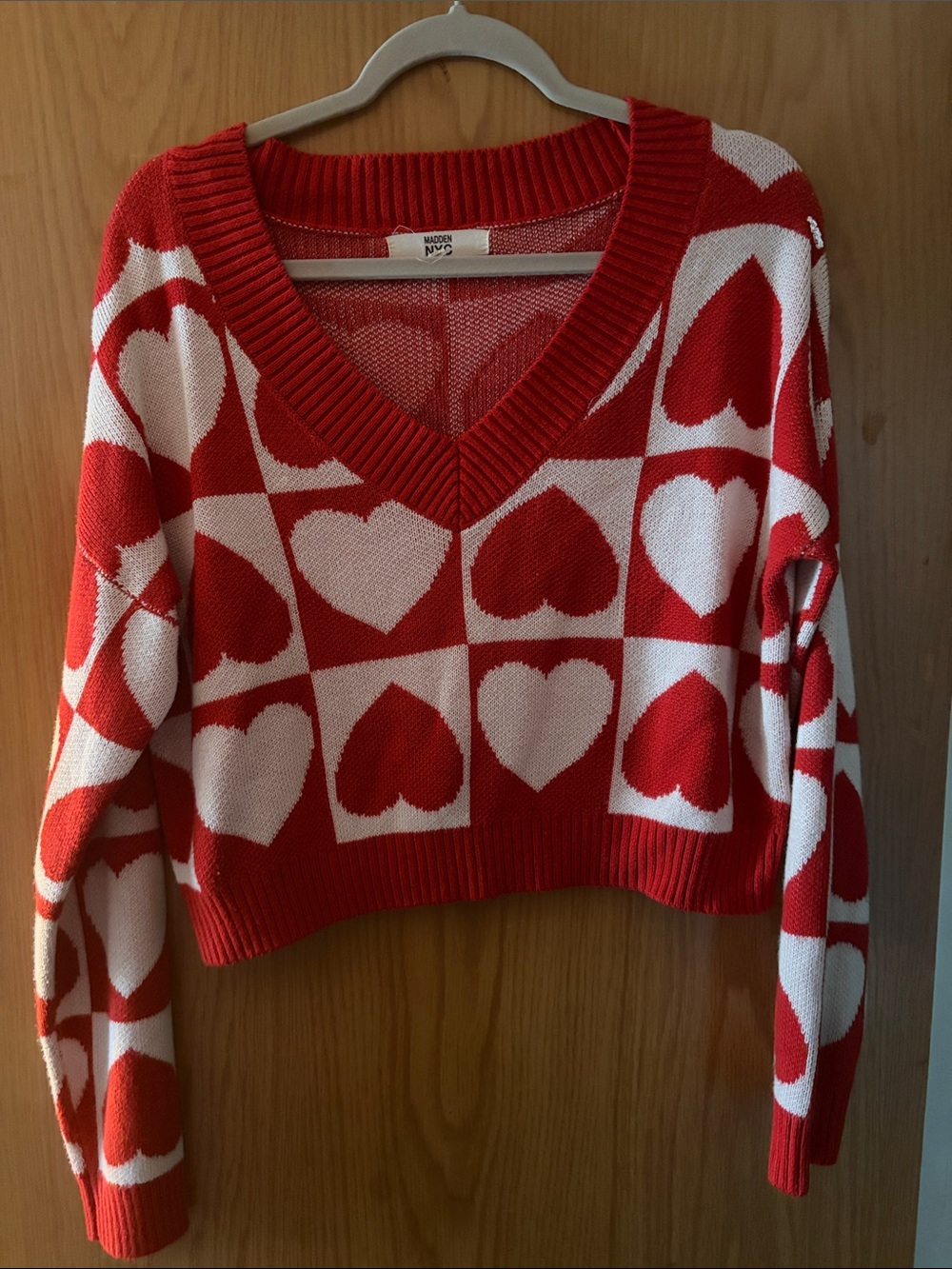 Heart-Check V-Neck Cropped Sweater in Red and White
